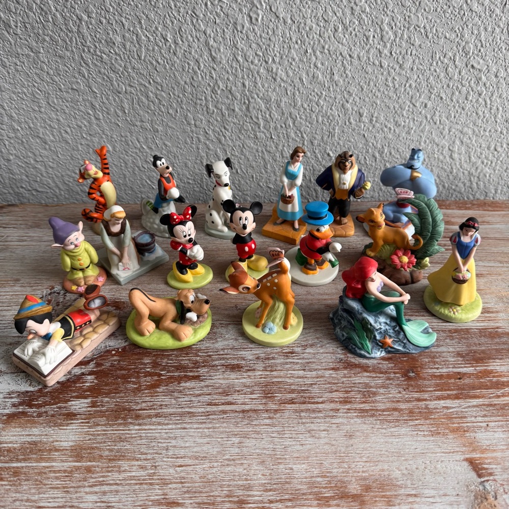 Lot Set Of 17 Vintage Disney Grolier Porcelain Figurines Huge Collection